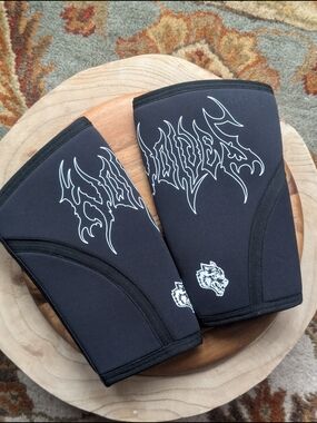 Darc Sport Women's Knee Sleeves with White Graphics NWT Size Small